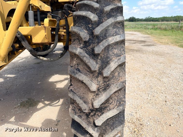 image for item ED5391 2000 Ag-Chem RoGator 1254 sprayer