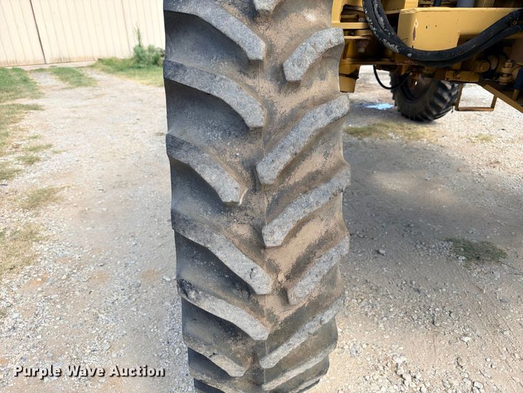 image for item ED5391 2000 Ag-Chem RoGator 1254 sprayer
