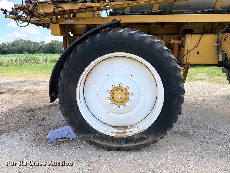 image for item ED5391 2000 Ag-Chem RoGator 1254 sprayer