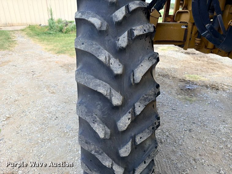 image for item ED5391 2000 Ag-Chem RoGator 1254 sprayer