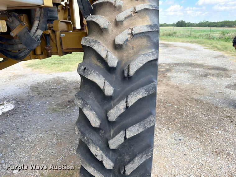 image for item ED5391 2000 Ag-Chem RoGator 1254 sprayer