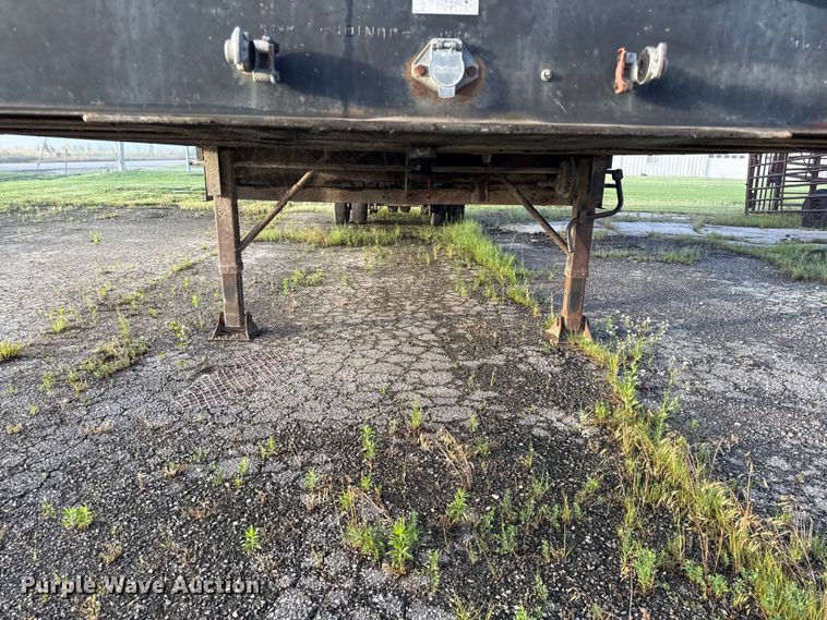 image for item EN0416 2000 Neville Built livestock trailer