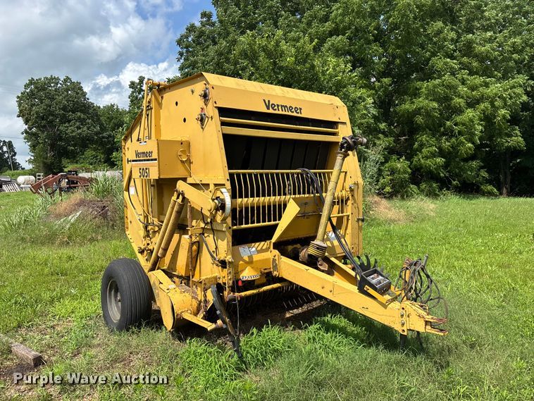 image for item EO4366 1988 Vermeer 505I round baler