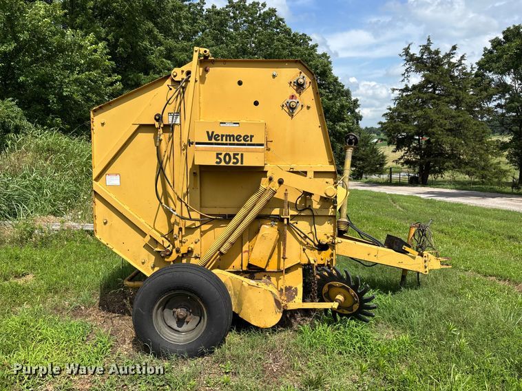image for item EO4366 1988 Vermeer 505I round baler