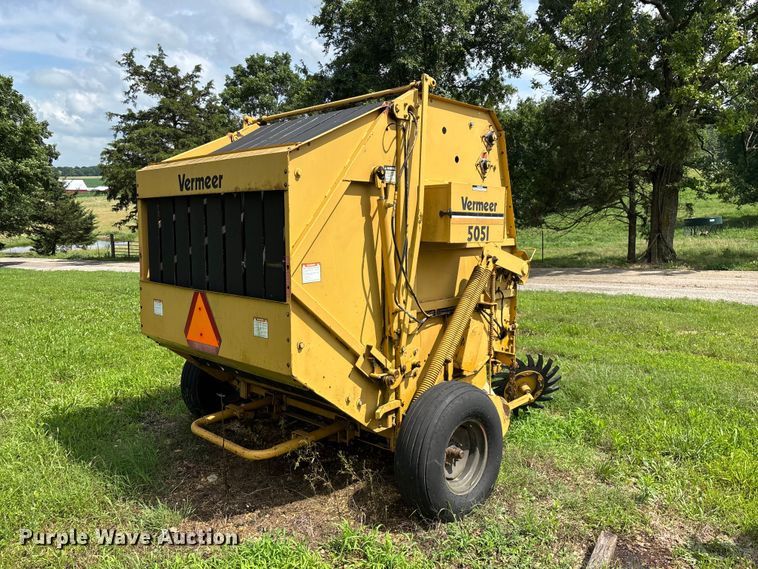 image for item EO4366 1988 Vermeer 505I round baler
