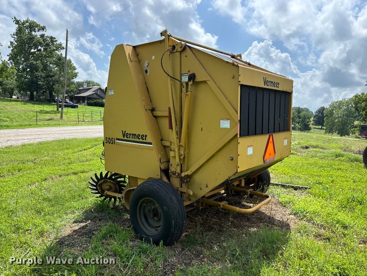 image for item EO4366 1988 Vermeer 505I round baler