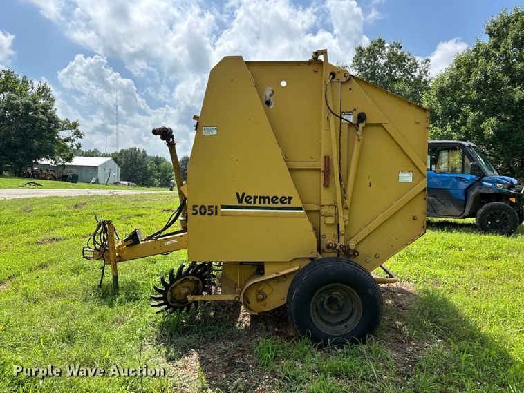 image for item EO4366 1988 Vermeer 505I round baler