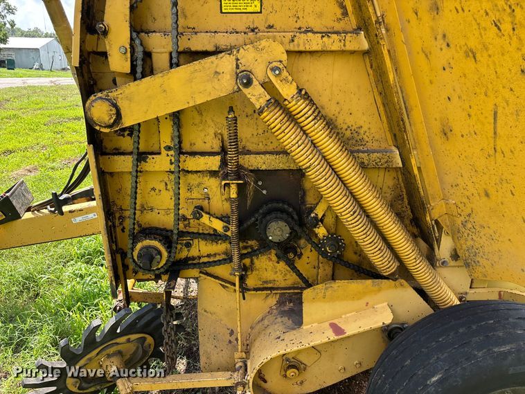 image for item EO4366 1988 Vermeer 505I round baler