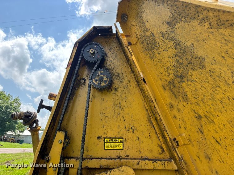 image for item EO4366 1988 Vermeer 505I round baler