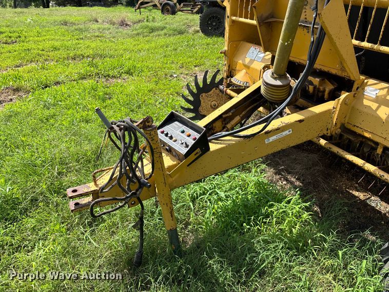 image for item EO4366 1988 Vermeer 505I round baler