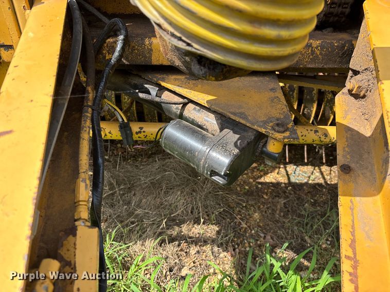 image for item EO4366 1988 Vermeer 505I round baler