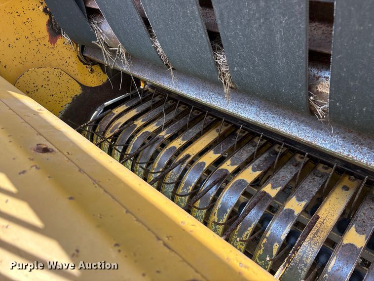 image for item EO4366 1988 Vermeer 505I round baler