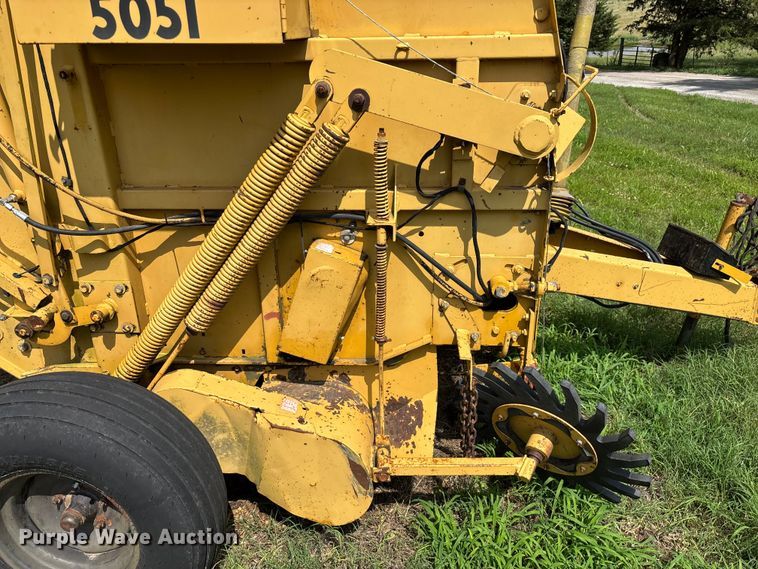 image for item EO4366 1988 Vermeer 505I round baler