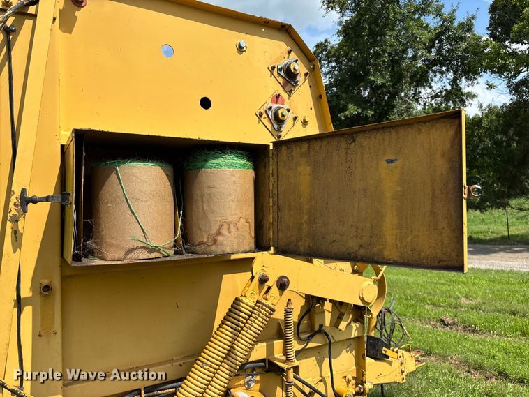image for item EO4366 1988 Vermeer 505I round baler
