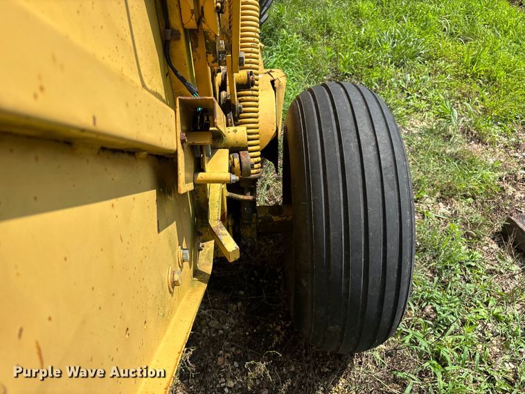 image for item EO4366 1988 Vermeer 505I round baler