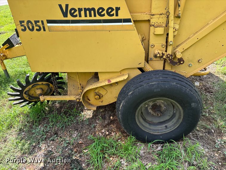 image for item EO4366 1988 Vermeer 505I round baler