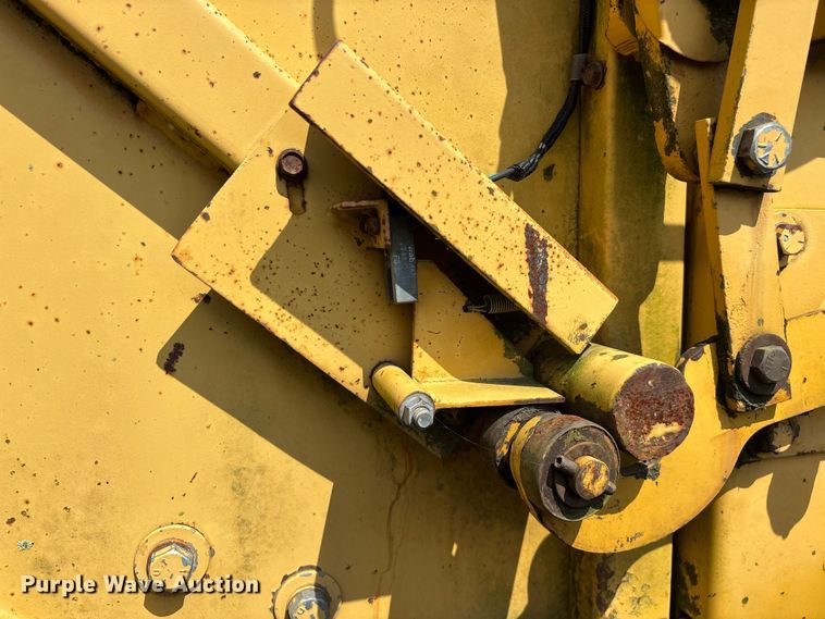 image for item EO4366 1988 Vermeer 505I round baler