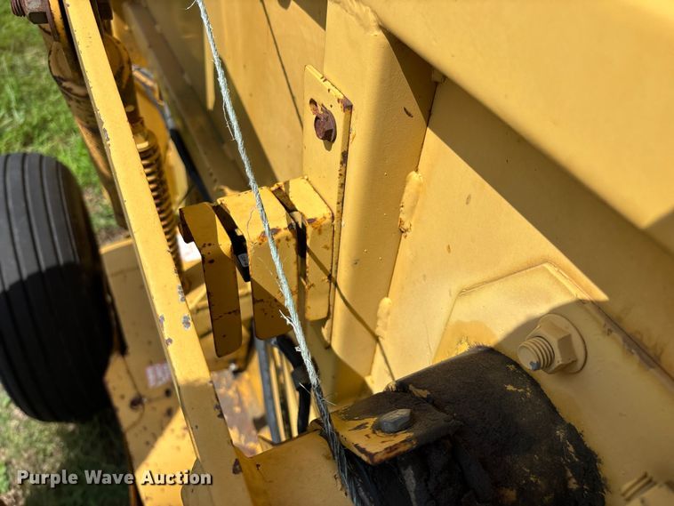 image for item EO4366 1988 Vermeer 505I round baler