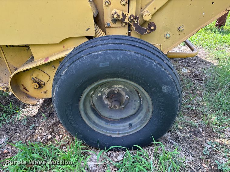 image for item EO4366 1988 Vermeer 505I round baler