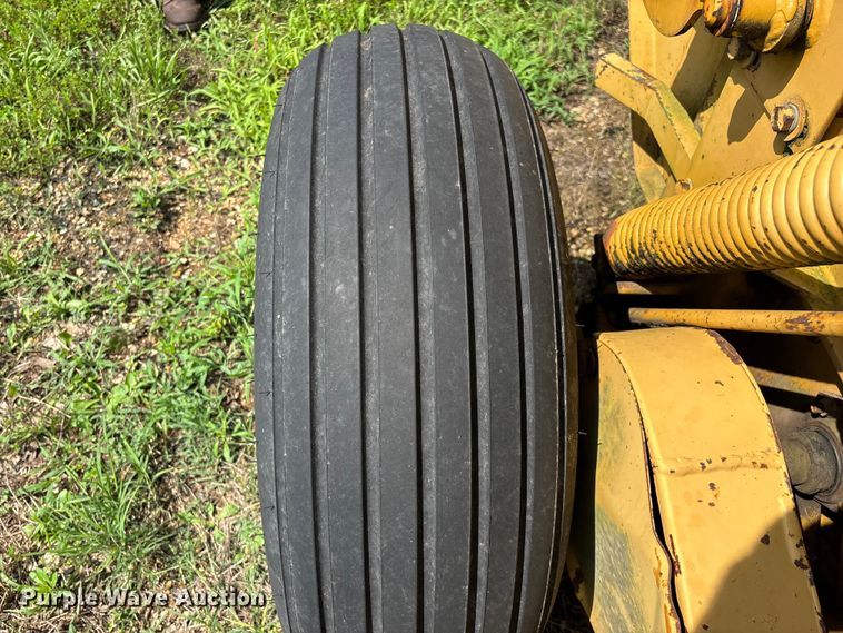 image for item EO4366 1988 Vermeer 505I round baler