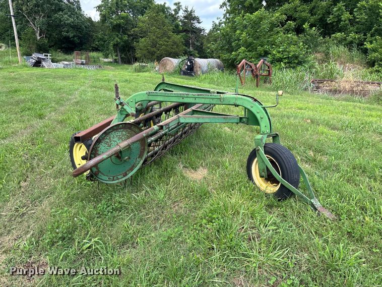 image for item EO4368 John Deere 662 hay rake