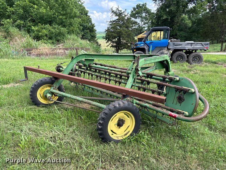 image for item EO4368 John Deere 662 hay rake