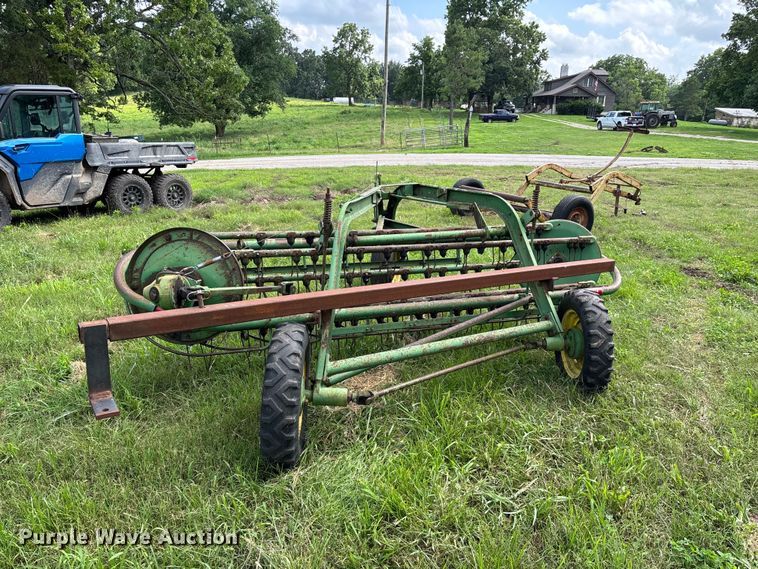 image for item EO4368 John Deere 662 hay rake