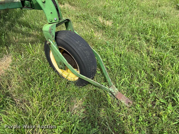 image for item EO4368 John Deere 662 hay rake