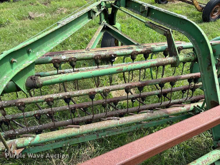 image for item EO4368 John Deere 662 hay rake