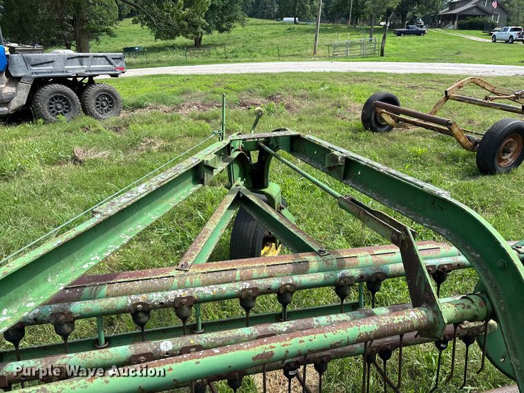 image for item EO4368 John Deere 662 hay rake