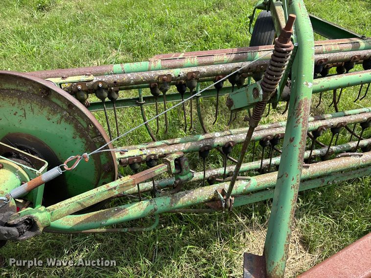 image for item EO4368 John Deere 662 hay rake