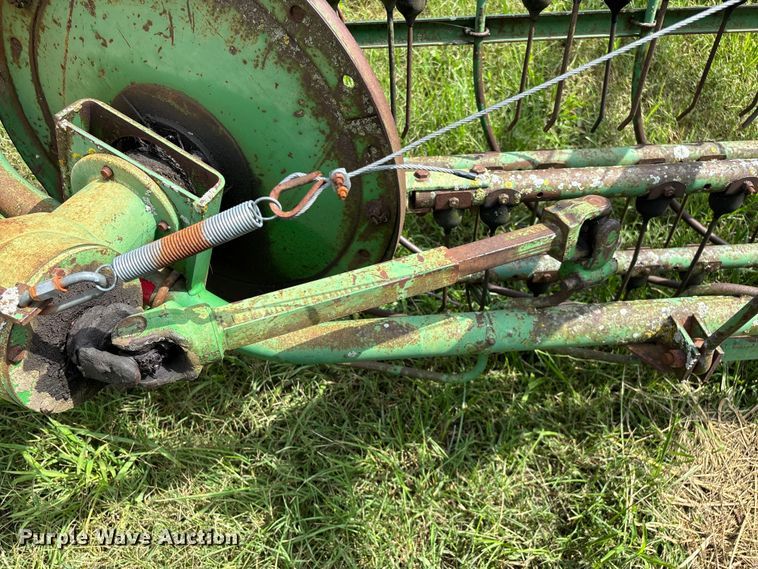 image for item EO4368 John Deere 662 hay rake