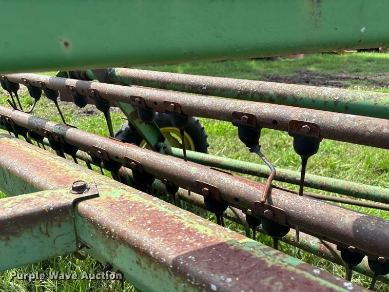 image for item EO4368 John Deere 662 hay rake