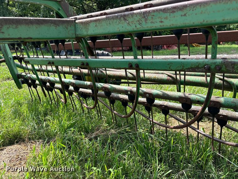 image for item EO4368 John Deere 662 hay rake