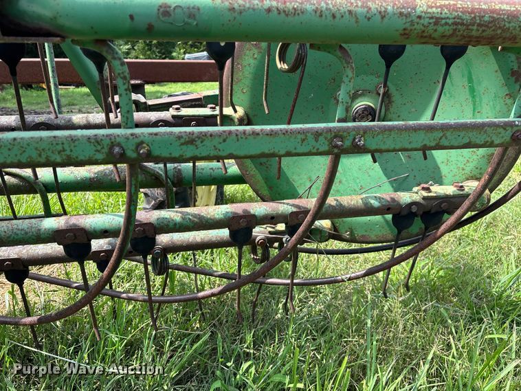 image for item EO4368 John Deere 662 hay rake