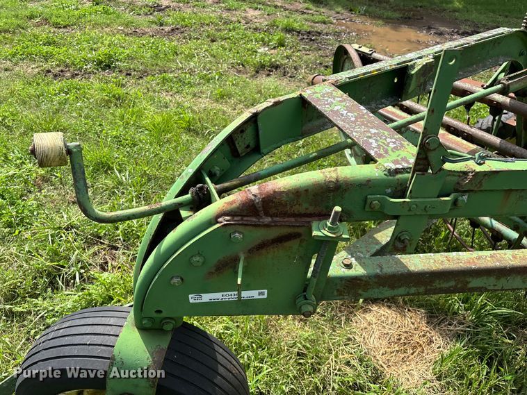 image for item EO4368 John Deere 662 hay rake