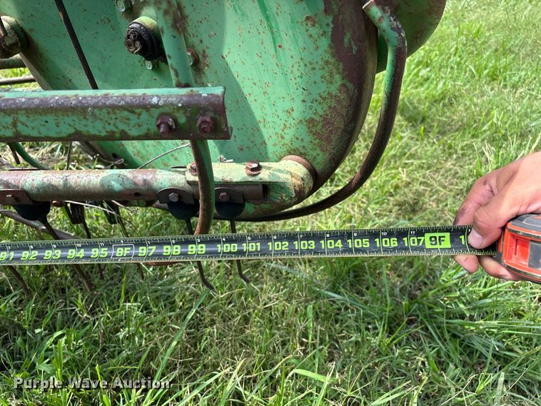 image for item EO4368 John Deere 662 hay rake