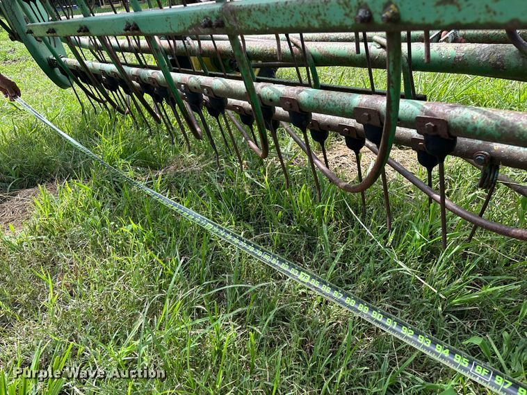 image for item EO4368 John Deere 662 hay rake