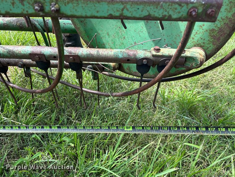 image for item EO4368 John Deere 662 hay rake