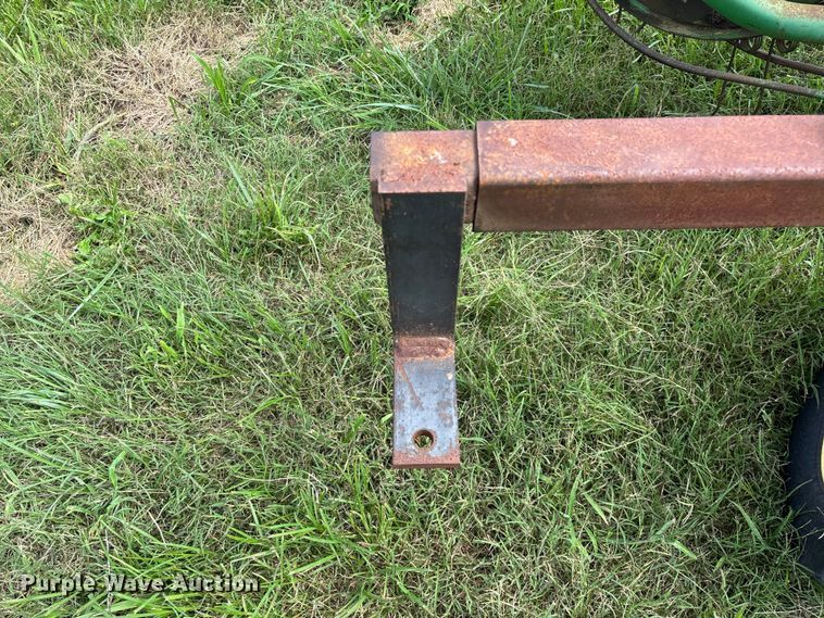 image for item EO4368 John Deere 662 hay rake