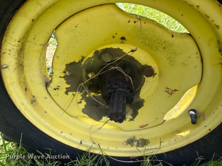 image for item EO4368 John Deere 662 hay rake