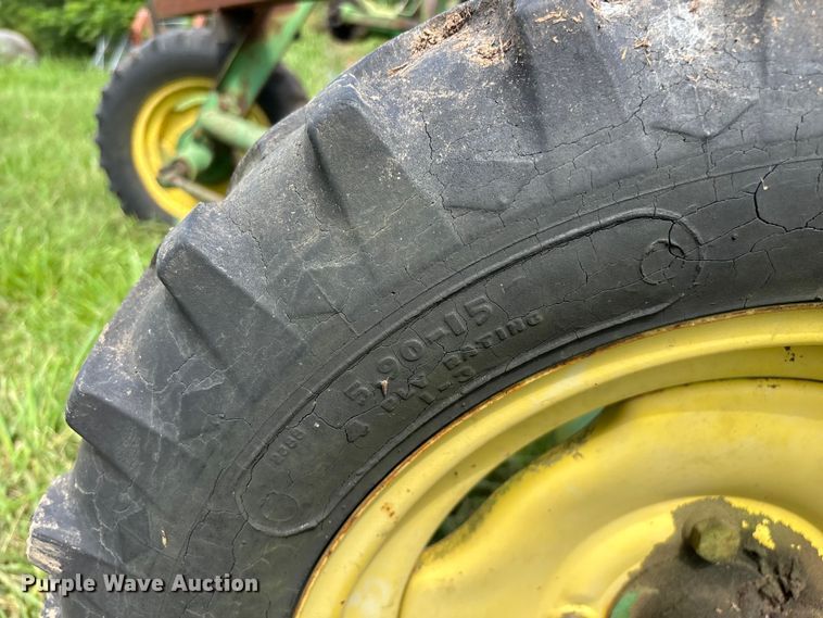 image for item EO4368 John Deere 662 hay rake