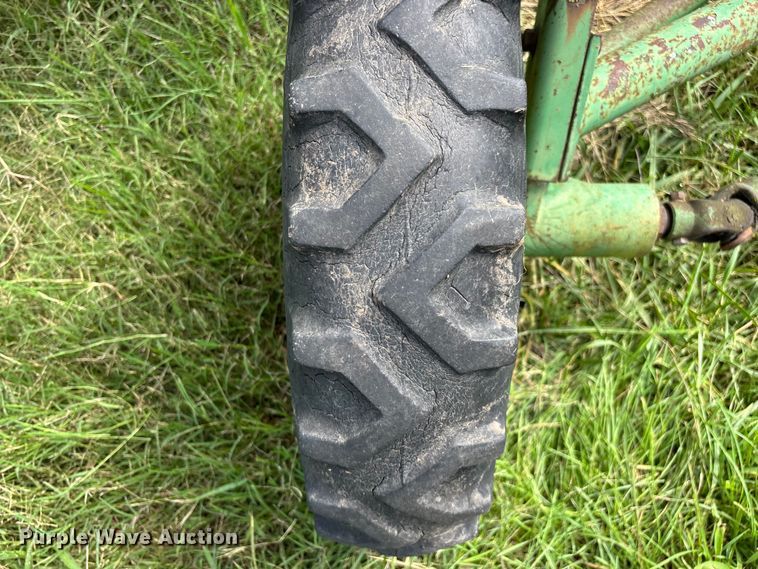 image for item EO4368 John Deere 662 hay rake
