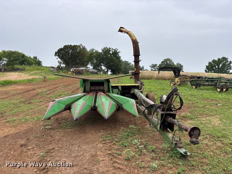 image for item EO4382 John Deere 3960 forage harvester