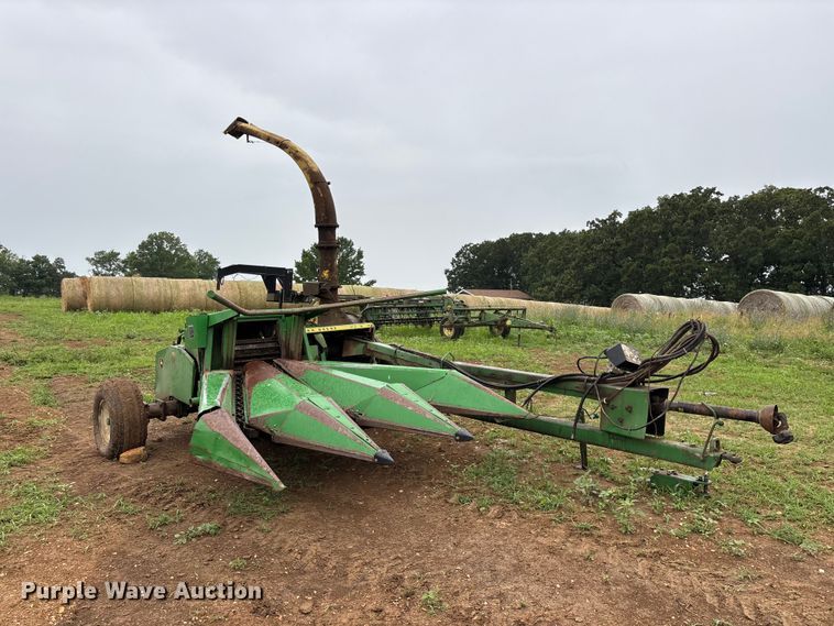 image for item EO4382 John Deere 3960 forage harvester