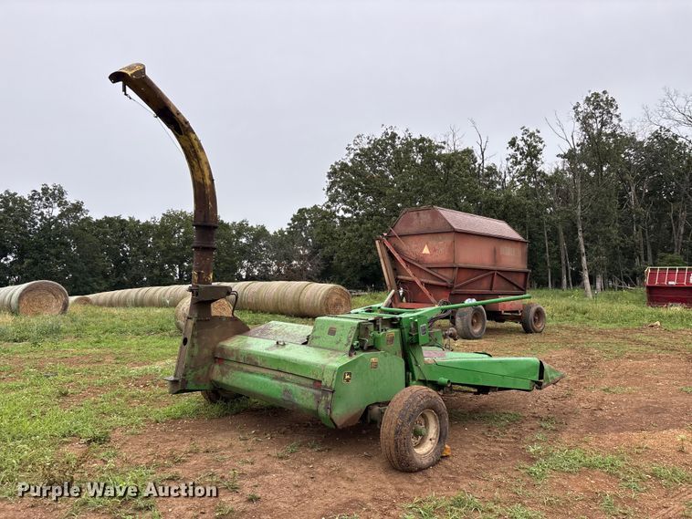 image for item EO4382 John Deere 3960 forage harvester