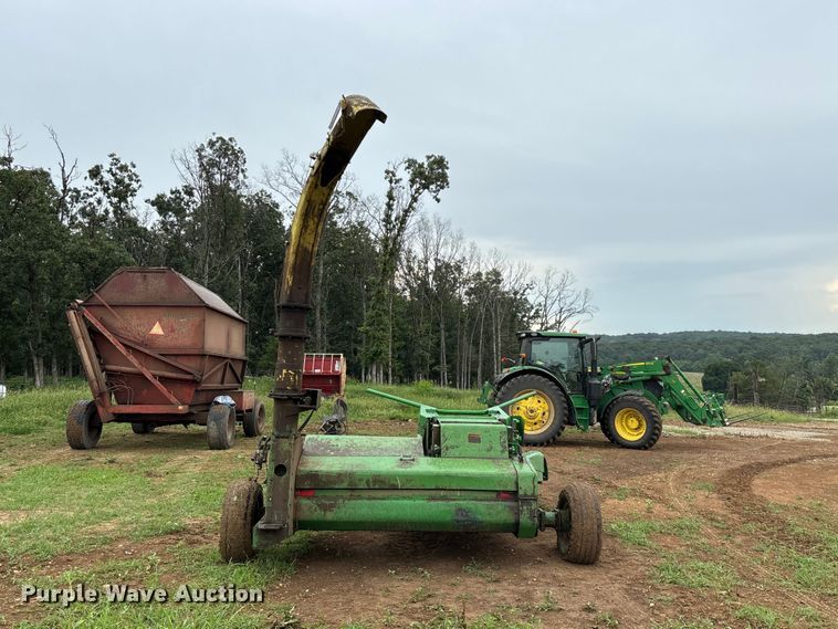 image for item EO4382 John Deere 3960 forage harvester