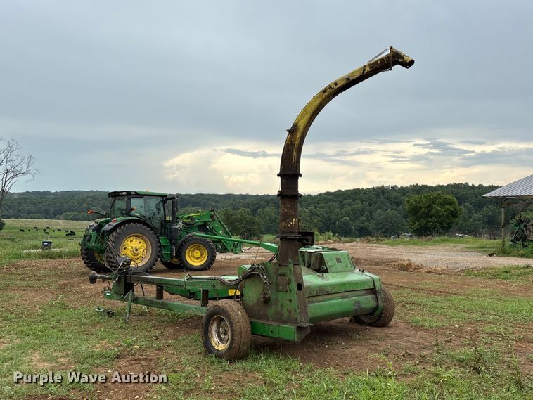 image for item EO4382 John Deere 3960 forage harvester
