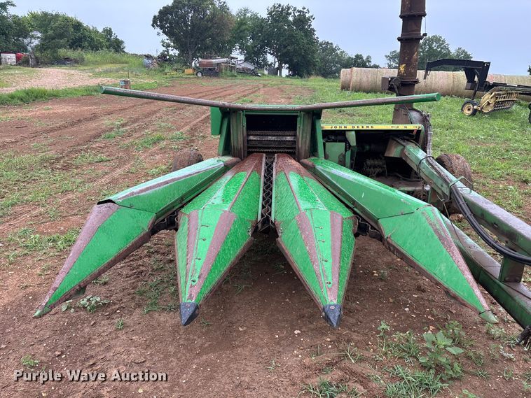 image for item EO4382 John Deere 3960 forage harvester