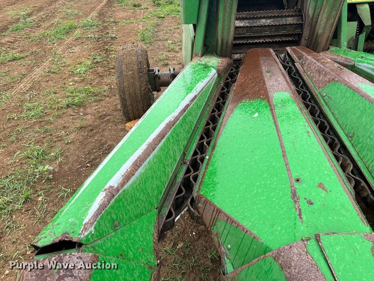 image for item EO4382 John Deere 3960 forage harvester